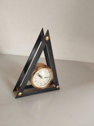 Orologio tavolo triangolare - da,