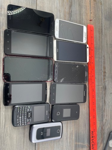 Broken cell phone - lot, 14
