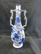 Belle bouteille année 60 Italie decor rose en relief.