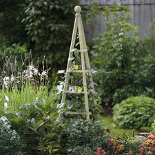 Obelisco in legno da giardino