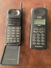 Due cellulari vintage Motorola