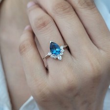 Anello solitario topazio blu