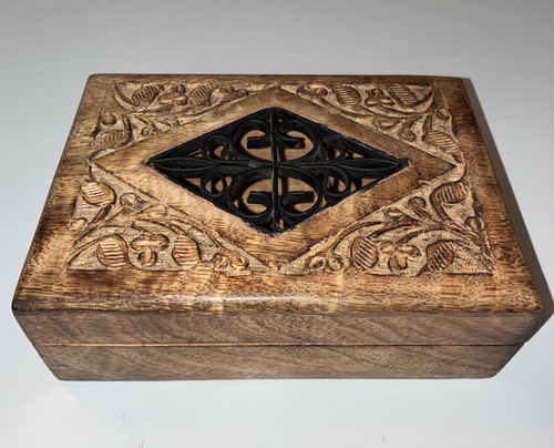 Portagioie legno intagliato - in,