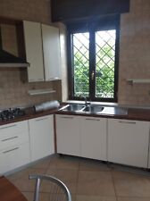 cucina usata. Colore bianco/ciliegio con elettrodomestici