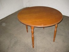 Tavolo a quattro zampe piano