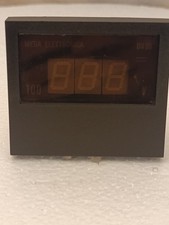 voltmetro digitale  Mega Elettronica 100V dc  strumento da pannello