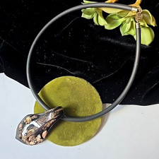 Collana con ciondolo in vetro