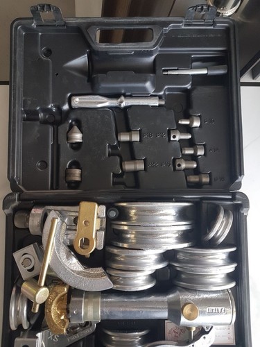 Curvatubi idraulico manuale