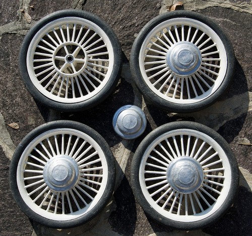 Ruote per auto a - auto, pedali