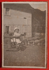 PHOTO FOTO BAMBINO SU STRANO PASSEGGINO IN LEGNO 1920 - 30 C. N°1 ( F 25 )
