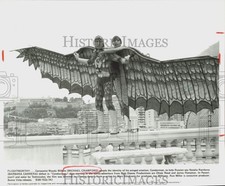 Foto stampa 1981 Michael Crawford e Barbara Carrera in Disney's "Condorman"