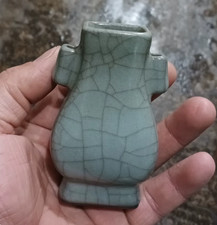 Vaso a due orecchie in