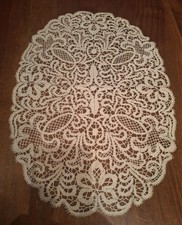 Antico Centro Ovale Lavorazione Tombolo Colore Ecru' Perfette Condizioni.