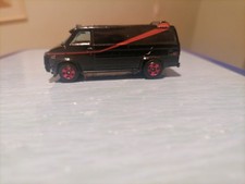 2011 HOT WHEELS A TEAM '83 - '84 GMC FURGONE NERO 1:64 PRESSOFUSO 3" VAN CON ROSSO