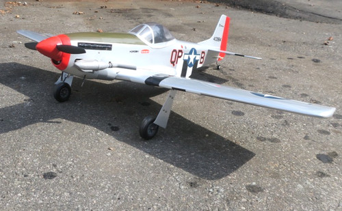 Hangar han5100 51 - p-51, mustang