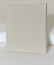 Nuova piastrella ceramica