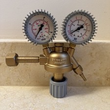 Riduttore Di Pressione Per CO2 Con Due Manometri Per Saldatura