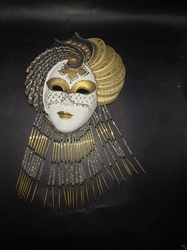 Maschera porcellana stile