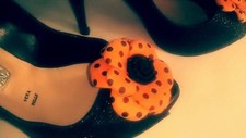 Spille Fiori in vera pelle per scarpe set 2 pz. Clip arancione a pois Handmade.