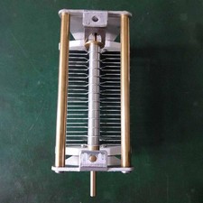 Condensateur variable air - à,