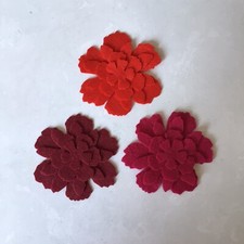 Fiori in feltro rosso, grandi
