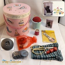 SET CUCITO RICAMO 05 SCATOLA FIORUCCI GATTI Cats And Pets Embroidery Sewing Box