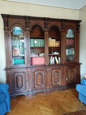 libreria  in stile , color noce scuro