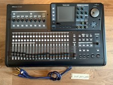 con adattatore TASCAM DP-32SD