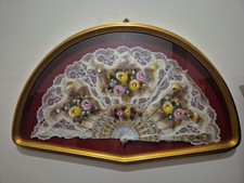 PREZIOSO ELEGANTE VENTAGLIO PIZZO E FIORI DIPINTI CON VENTAGLIERA COLLEZIONE