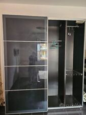 Armadio con ante scorrevoli