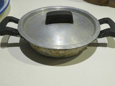 vecchia padellina pentolino con coperchio in alluminio vintage PAM per uova di