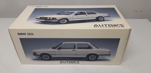 Bmw 323i 1977 - 1/18,