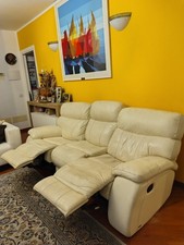 divano 3 posti in pelle color panna con due chaise-longue