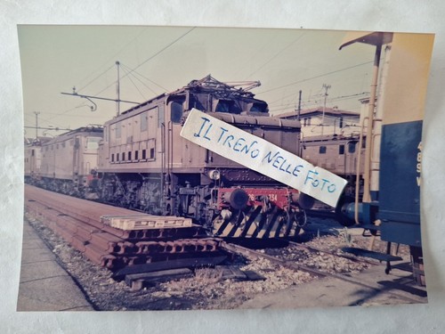Fotografia deposito locomotive - fotografia,