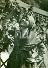 1933 LUCCA Vendemmiatrice in costume a Giornata dell'Uva *Fotografia