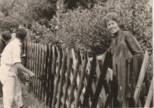 B5 - Foto Photo Fotografia Anni 60 - Restauro Staccionata Donna Uomo