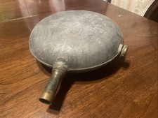 Antico scaldaletto bolla acqua calda in latta, con attacco in ottone