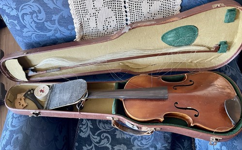 Vecchio violino con custodia - , e