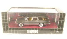 Chevrolet Suburban (grigio/argento) 1981 1:43 Matrix