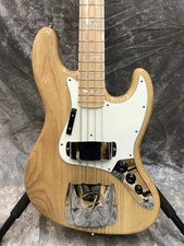 Basso elettrico naturale
