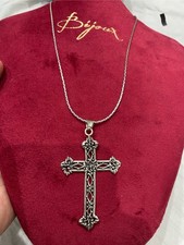 collana con croce vintage
