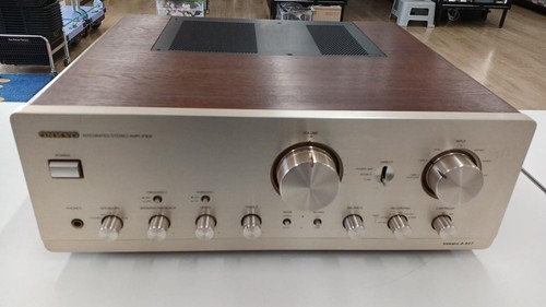 Amplificatore stereo integrato
