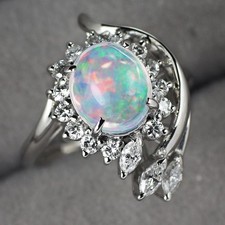 Anello con diamanti opali