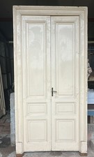 Porte antiche bianche in legno