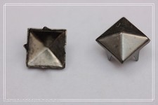 200pz 0,8cm borchie sfuse a piramide colore grigio scuro*200pcs pyramid STUDS 