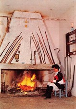 Cartolina Costumi Tradizionali Sardi Oliena Su Golone uomo camino