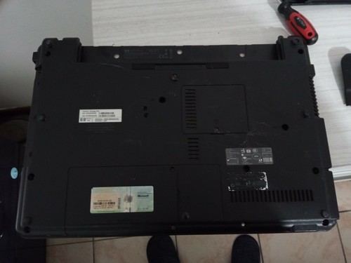 Compaq 615 parte posteriore