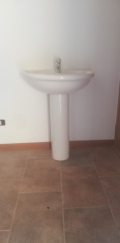Lavandino con colonna