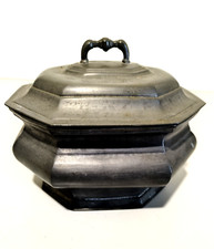 Zuppiera antica con coperchio cm 17x17x15h in peltro del XIX secolo punzonato