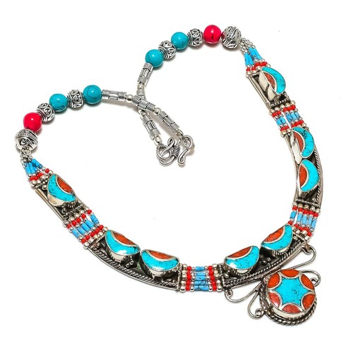 Collana con pietre preziose